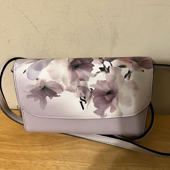Vera Wang Handbags - Vera Wang Floral Crossbody/Wallet - Lavender and White